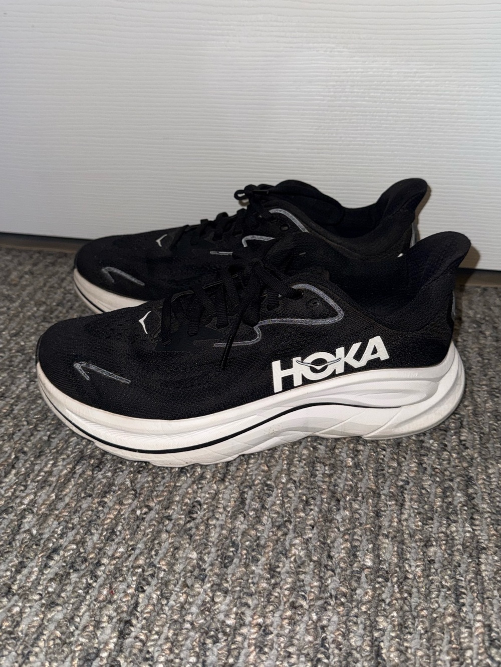Women's Hoka Clifton 10 sneakers size 8 black